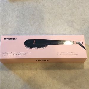 Amika straightening brush